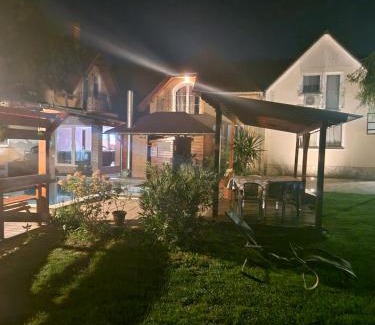 Buk Casa | Médea Apartman