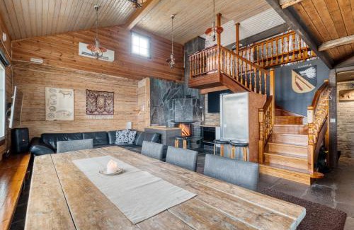 Kuopio Chalet De Esquí | Mökki järven rannalla, Matkailukartano Kivennapa