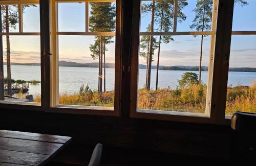 Kuopio Chalet De Esquí | Mökki järven rannalla, Matkailukartano Kivennapa