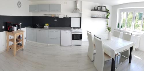 Zittau Apartamento | M I S T E R B A L E S Ferienwohnung Zittau Bahnhofsnähe