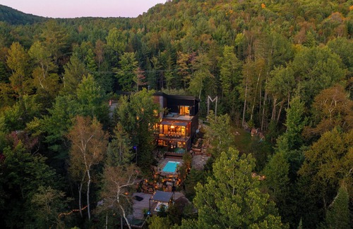 Sainte-Beatrix Chalet De Esquí | M Resort & Spa | Sleep 20| unique concept by the water! Exclusif in Quebec