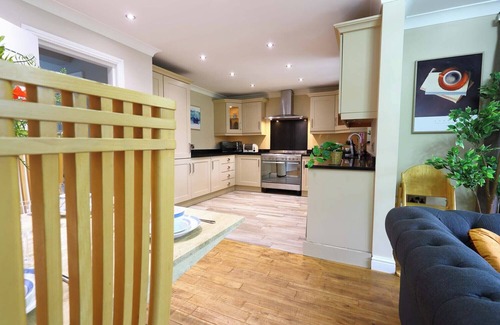 Dewsbury Casa | M1/M62-Free Parking+WiFi/ 8 beds/3 TVs/Office