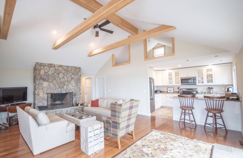 North Brooklin Casa | Mabel's Point - Private Beach Brooklin!