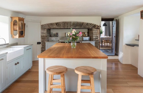 Chillington Casa | Maberly House - a house that sleeps 15 guests in 7 bedrooms