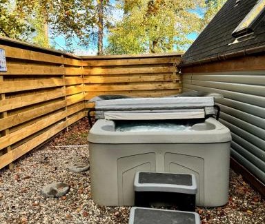 Almondbank Chalet De Esquí | Macha 3 - Hot Tub-Perth-Pets-Family-Luxury-Cabin