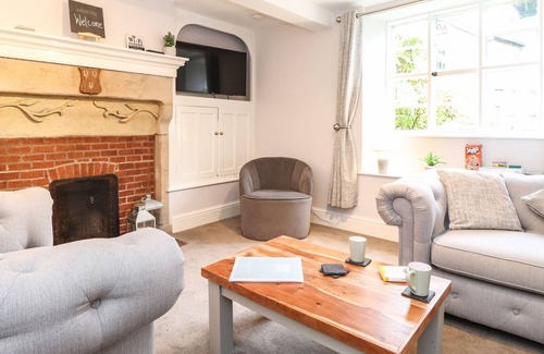 Cark Cabaña | MACKERETH COTTAGE AT HOLKER, pet friendly in Cark In Cartmel