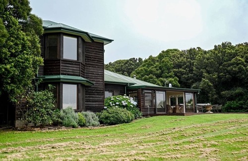 Robertson Casa | Macksville Cottage Robertson. Vast Rolling Views to the Coast, & Tranquility.