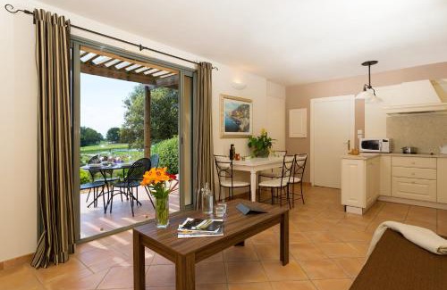 Saumane-de-Vaucluse Apartamento | Madame Vacances Domaine du Provence Country Club Service Premium
