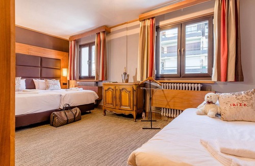 Mont-de-Lans Hotel | Madame Vacances Hotel Ibiza