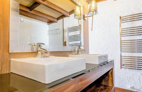 Mont-de-Lans Hotel | Madame Vacances Hotel Ibiza