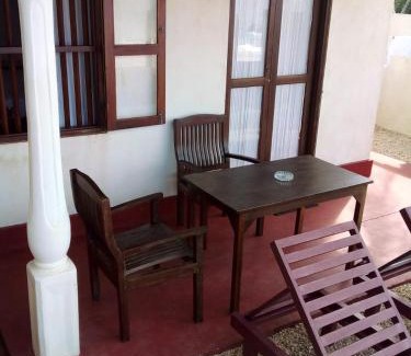 Hikkaduwa Cama Y Desayuno | Madampa Ganga Villa.