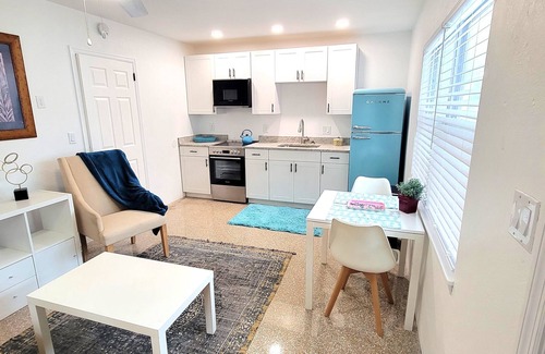 Seminole Villa | Madeira Beach Villa #4 1 Br / 1 Ba 4 min to Madeira Beach