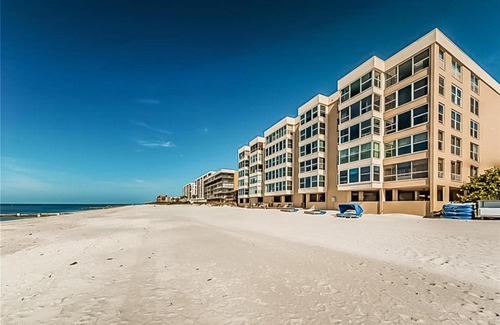 Madeira Beach Hotel | Madeira Vista #202