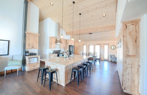 Cameron Casa | Madison Anglers House - Roam Property Management