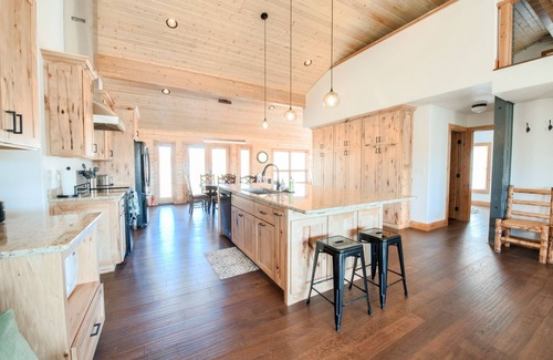 Cameron Casa | Madison Anglers House - Roam Property Management