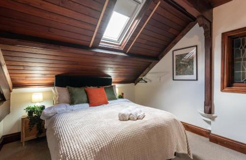 Cwm Frwd Oer Apartamento | Madison House - Converted Church 5 Bed Pontypool