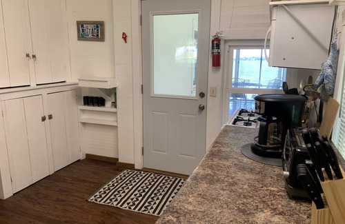 McFarland Cabaña | Madison Lakefront Cottage, 10 mt to dt Madison ~ 1 mile to bike trail
