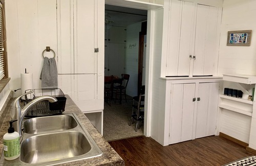 McFarland Cabaña | Madison Lakefront Cottage, 10 mt to dt Madison ~ 1 mile to bike trail
