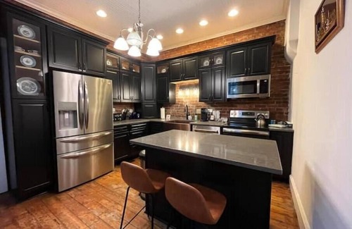 Madison Casa | "Madison Manor II" by The River: Hot Tub, Patio, FirePit, Grill