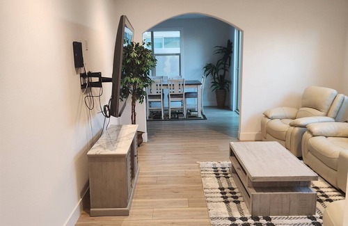 North Long Beach Casa | Madison's Place Cozy & Comfortable Modern Home