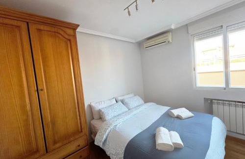 Torrejón de Ardoz Apartamento | Madrid Luxe Oasis 4 Bedroom with Terrace & Pool
