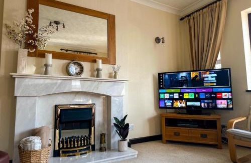 Porthcawl Casa | Maesllan - A Spacious Holiday Home in Porthcawl - 5 bedrooms, sleeps up to 10 people