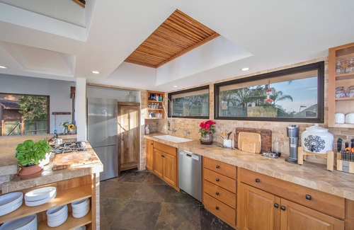 Malibu Cabina | Magical 1927 Malibu Nature Cottage & Beach Retreat