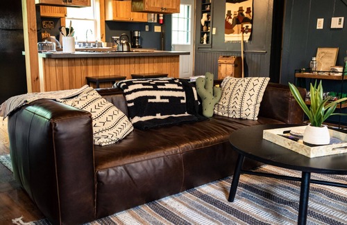 Damascus Cabaña | Magical Creekside Cottage in the Western Catskills