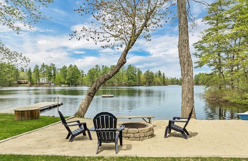 Wakefield Casa | Magical Lakefront Luxury Home: Camp Lollywood
