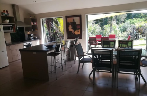 Parapara Casa | Magical Milnthorpe, fabulous walking tracks, wonderful inlet, picturesque beach