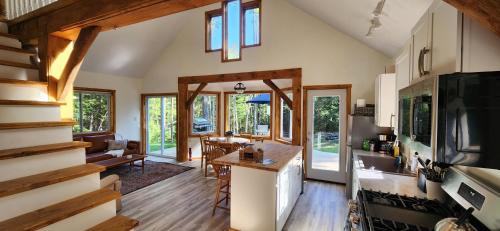 Newfane Casa | Magical Retreat Cottage, Autumn Colors and Waterfalls - Vermont Getaway