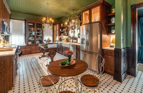 Anna Apartamento | Magical Victorian near hiking / wine trail