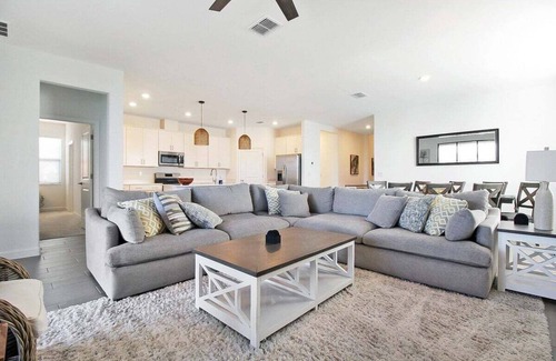 Lakewood Ranch Casa | Magnificent 4/3 waterfront pool home in Lorraine Lakes - Waterfront Dreamin