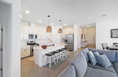 Lakewood Ranch Casa | Magnificent 4/3 waterfront pool home in Lorraine Lakes - Waterfront Dreamin
