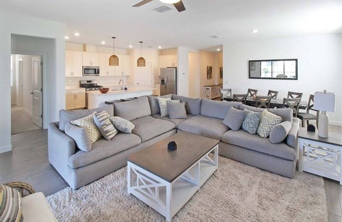 Lakewood Ranch Casa | Magnificent 4/3 waterfront pool home in Lorraine Lakes - Waterfront Dreamin