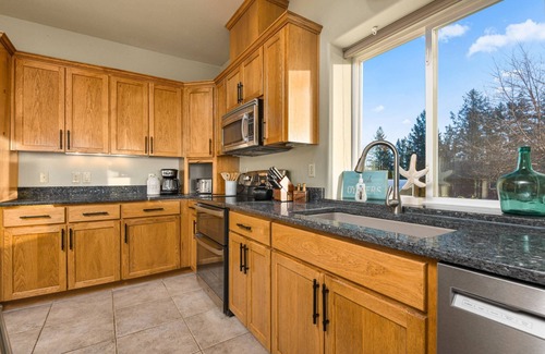 Bay City Casa | Magnificent Bay and Ocean Views, *Pet Friendly*, Hot Tub, Game Room w/ Pool, Foosball, & Ping Pong