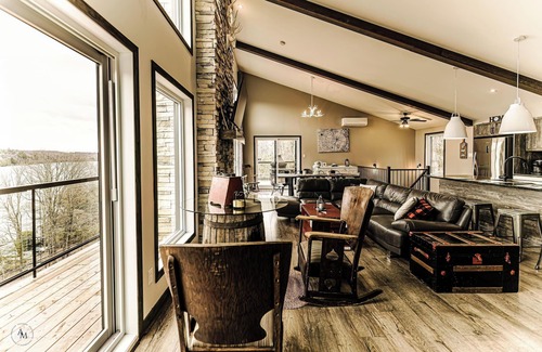 Gore Casa | Magnificent cottage on Lac Barron, near Morin-Heights, navigable lake