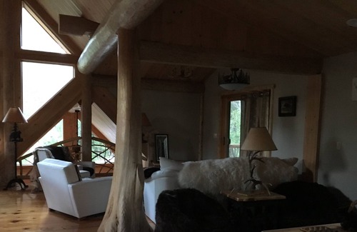 Sullivan Casa | Magnífica casa de troncos artesanales en Beautiful - BIG TUNK LAKE 🏠