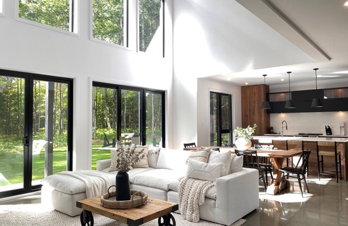 Lac-Brome Casa | Magnificent home nestled in the forest !!