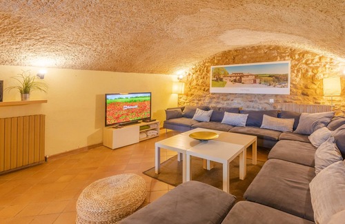 Vilamari Casa | Magnífica casa rodeada de campos y bosque. Piscina y gran porche con barbacoa