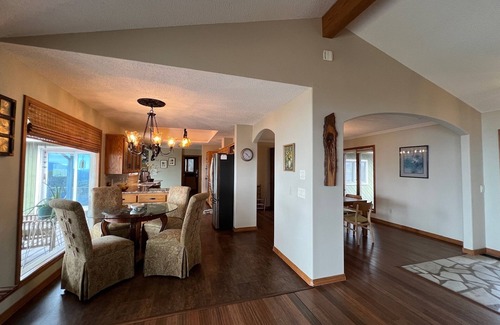 Fairfield Bay Casa | Magnificent Lake View Retreat: Outdoor Luxury, & Premium Comfort for 8 guests !