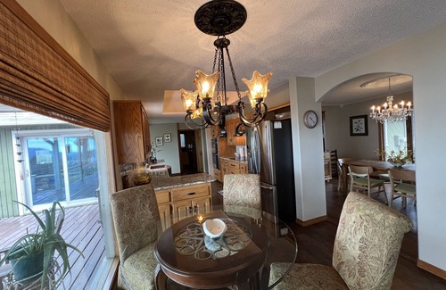 Fairfield Bay Casa | Magnificent Lake View Retreat: Outdoor Luxury, & Premium Comfort for 8 guests !