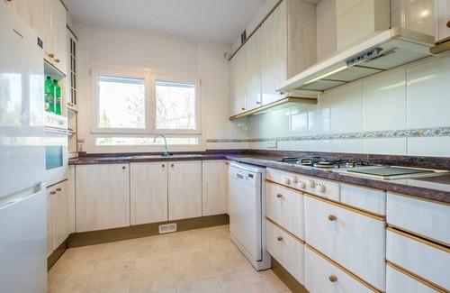 Pals Chalet De Esquí | Villa Mediterránea con Piscina Privada en corazón de la Costa Brava