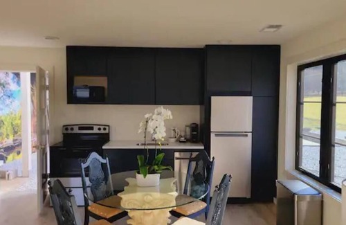Middleburg Apartamento | Magnificent Middleburg Getaway: 2BR w Bucolic Views, Solar Power, & Nearby Shops