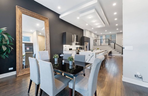 West Bucktown Casa | ❤️🔥MAGNIFICENT NEW Home w/8 Beds & Free Parking❤️🔥