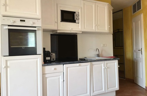 Greoux-les-Bains Apartamento | Magnificent studio in a 4-star tourist residence in Provence