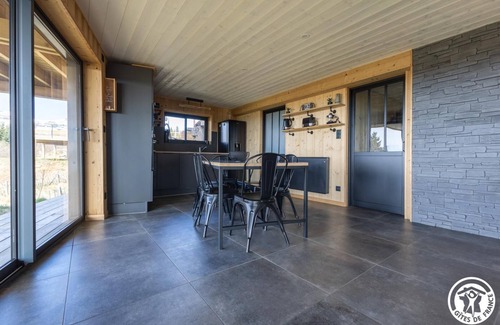 Besse-et-Saint-Anastaise Casa | Magnificent upscale chalet with exceptional views, located just minutes from the slopes