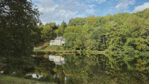 Saint-Hilaire-les-Courbes Apartamento | MAGNIFIQUE Location au bout de la route