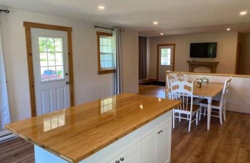 Stanstead Township Apartamento | Magnifique centenaire rénovée, air climatisé, arcade, 3 chambres fermées