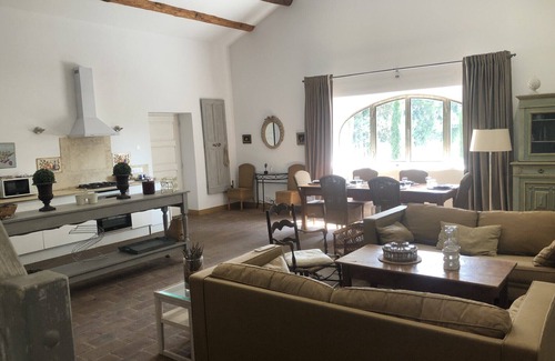 Sarrians Casa | Magnifique Gîte Pour 6 Personnes, Entièrement Équipé